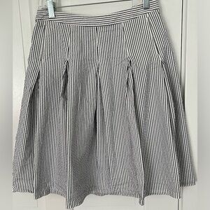 J Crew Navy White Pinstriped Pleated 100% Cotton Seersucker Skirt Size 2